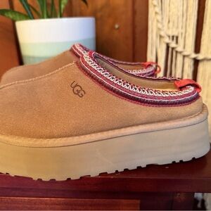 UGG Tazz Platform Slippers ❤️